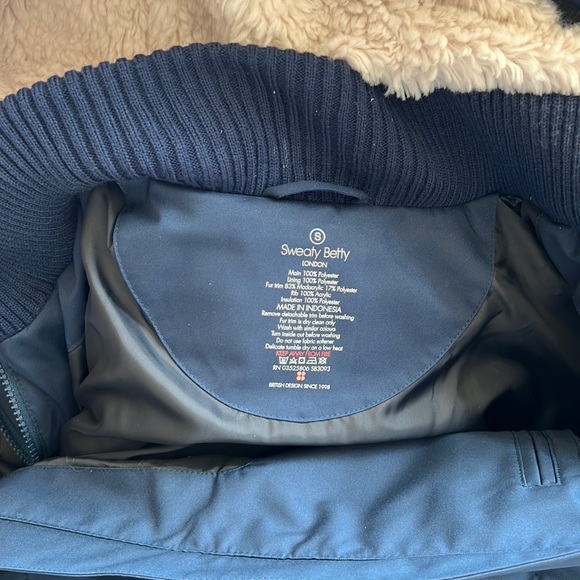 Gorgeous Sweaty Betty puffer coat, beautiful blue color like new - Picture 5 of 7